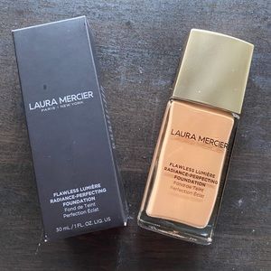 Laura Mercier Flawless Lumière Liquid Foundation 2W1